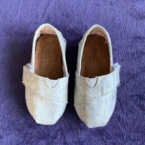 Toddler white girl Toms shoes size 5
